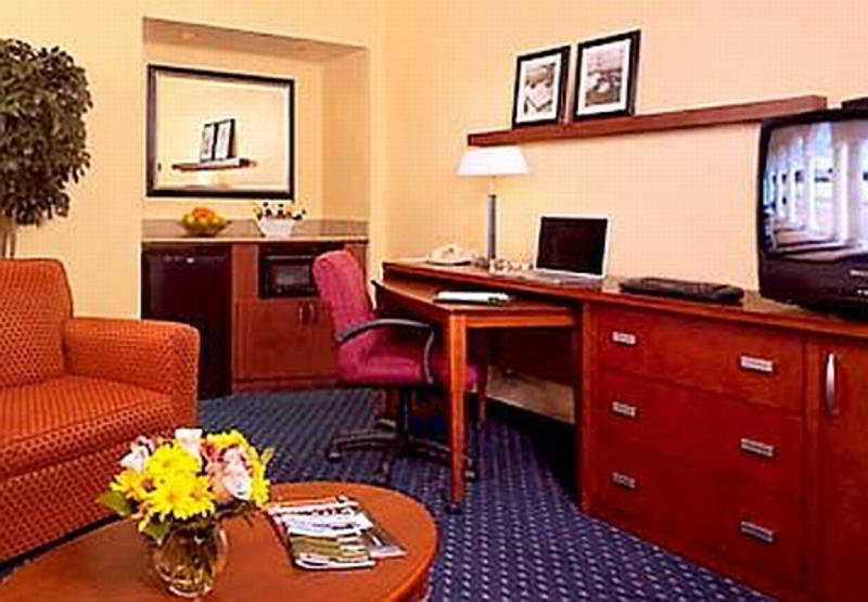 Courtyard St. Petersburg Clearwater Hotell Rum bild